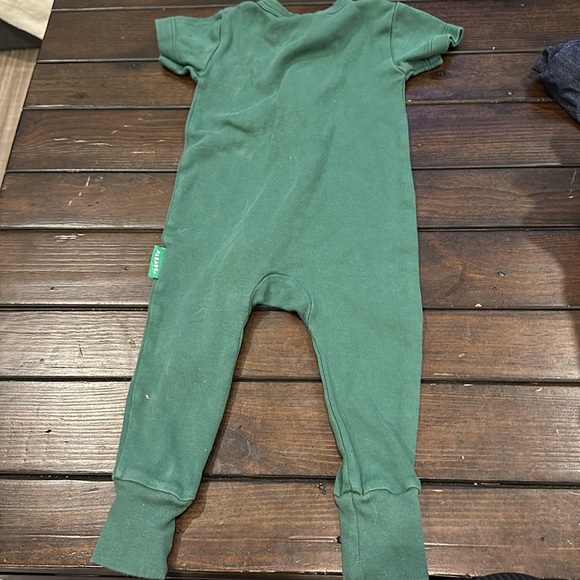 Green Shortsleeve Onesie - 6-12M - Picture 2 of 2